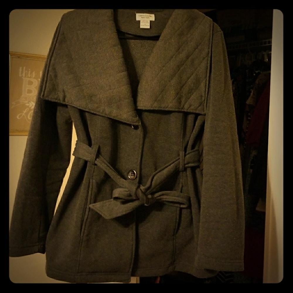 Super Cute gray extra large collar jacket!